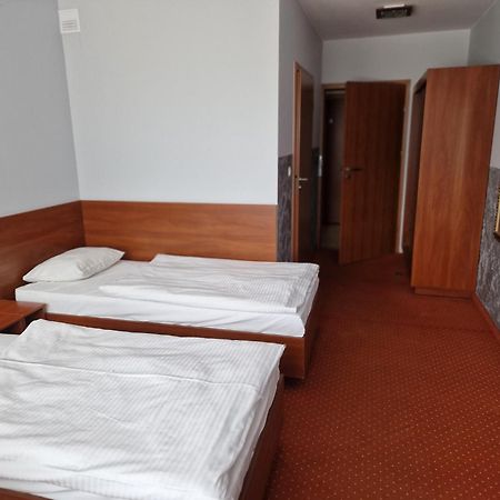 Hotel Podroznik Koszuty Exteriér fotografie