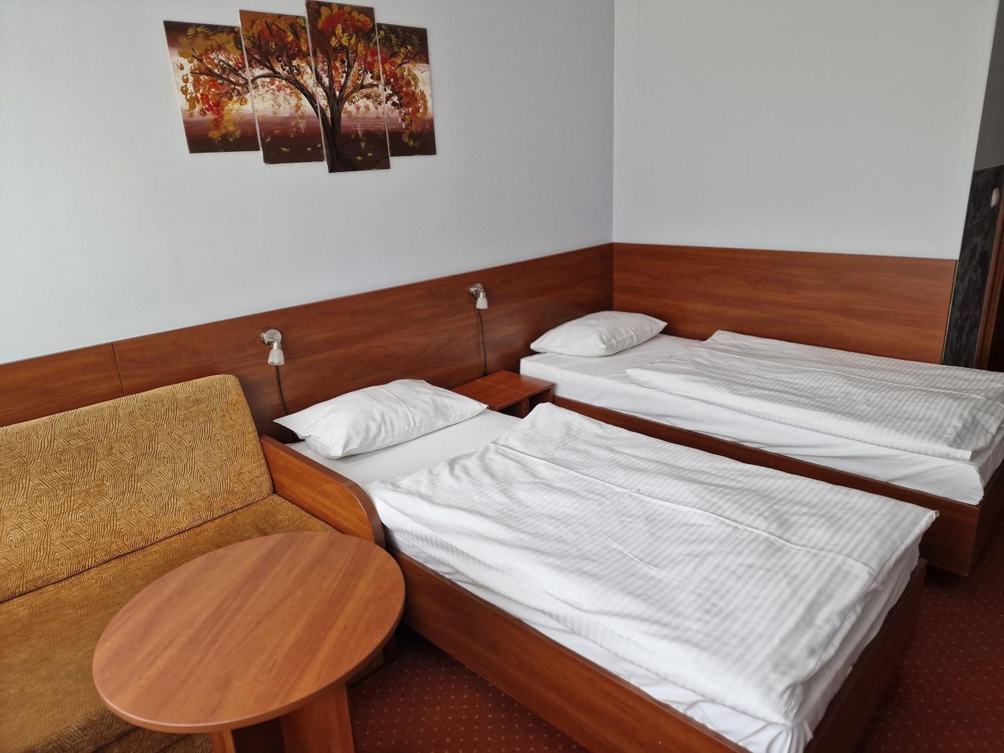 Hotel Podroznik Koszuty Exteriér fotografie