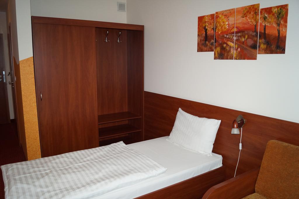 Hotel Podroznik Koszuty Exteriér fotografie