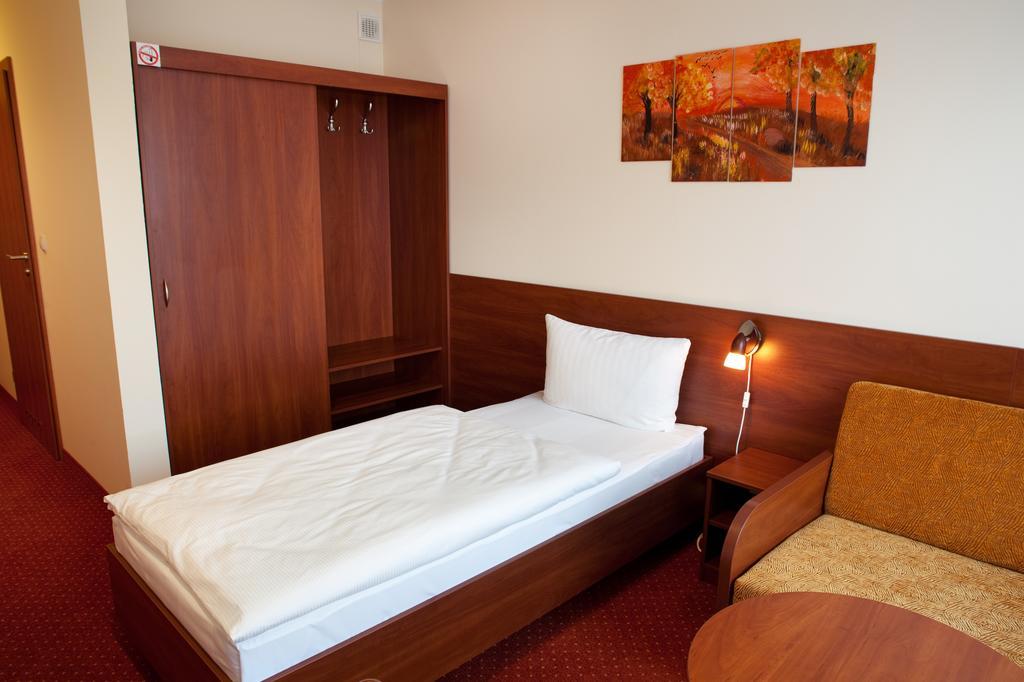 Hotel Podroznik Koszuty Exteriér fotografie